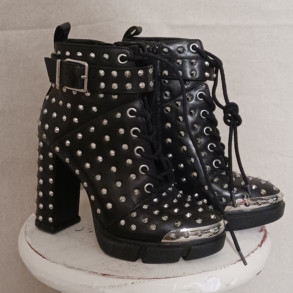 Ankle boots